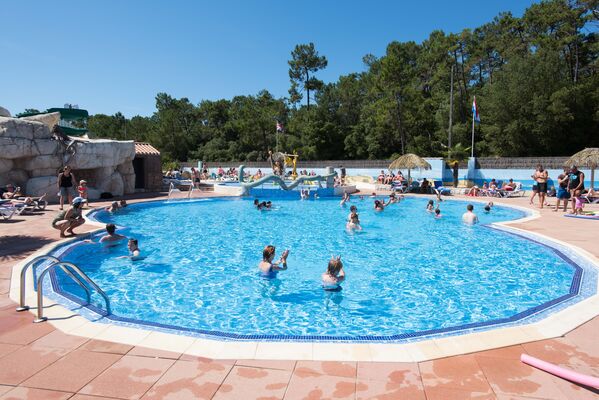 piscineexterieur_leschouans_sainthilairederiez
