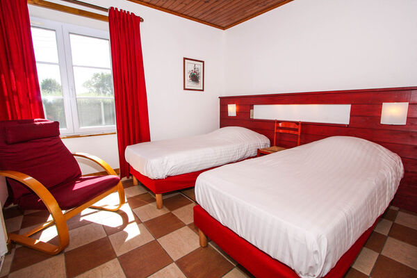 chambre-rouge-gite-boulangerie-IMG_8031