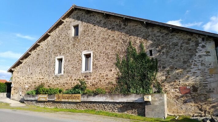 chambres-d-hotes-domaine-la-lucarliere-85410-saint-cyr-des-gats-1