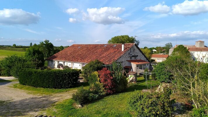 chambres-d-hotes-domaine-la-lucarliere-85410-saint-cyr-des-gats-2