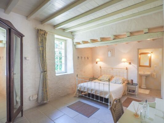 chambres-d-hotes-logis-la-tour-85410-saint-laurent-de-la-salle-1