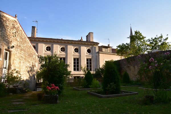gite-un-hibou-sur-le-toit-meublé-fontenay-le-comte-1