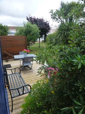 Terrasse et jardin clos