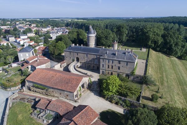parc-du-chateau-de-l-hermenault-85570-07