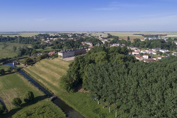 parc-du-chateau-de-l-hermenault-85570-08