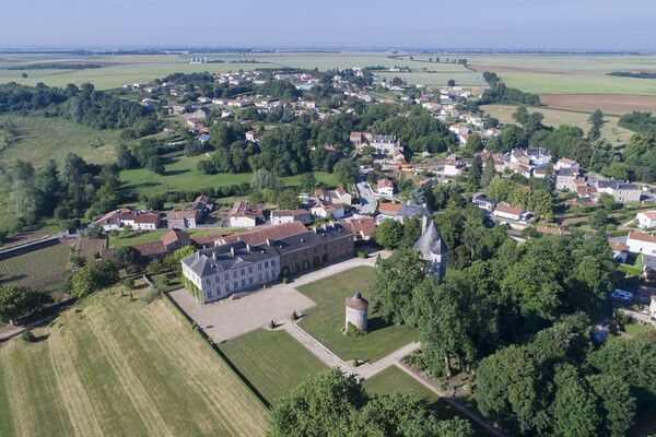 parc-du-chateau-de-l-hermenault-85570-09