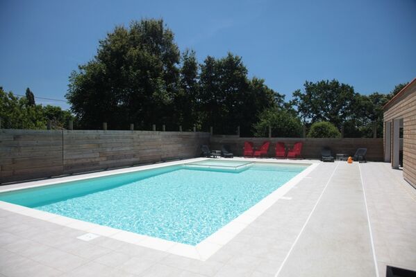 piscine extérieure chauffée - Domaine de Bacqueville