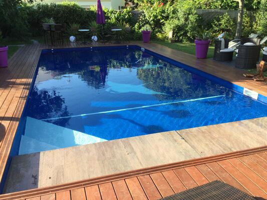 piscinelapetitechatelaine