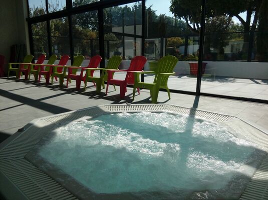 spa piscine couverte domaine des salins
