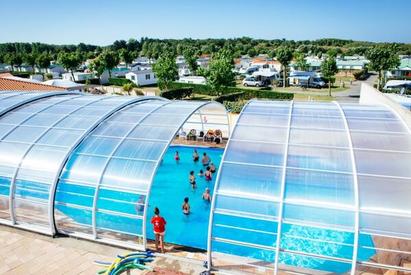 vue piscine et camping