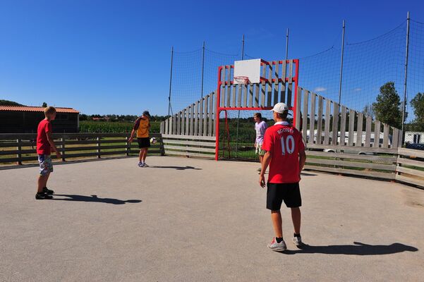 143110_terrain-multisport-camping-le-domaine-de-beaulieu-1