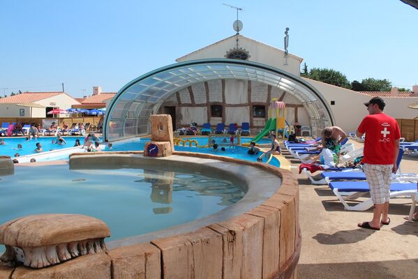 143112_piscine_couverte_domaine_de_beaulieu_-_givrand