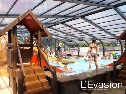 2018-camping-evasion-landevieille-vendee-les-sables-olonne-piscine-jeux-toboggans-pataugeoire-ludique