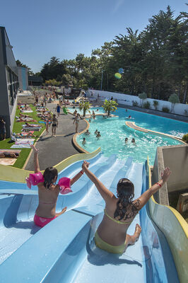 piscine - toboggan extérieur - camping l'océan