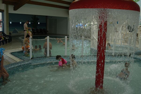 piscinecouverte_lesecureuils_sainthilairederiez