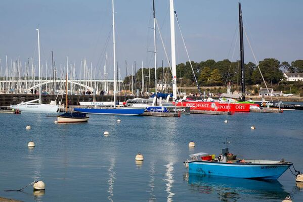 Vue-port-la-trinite-sur-mer-Petit-train-touristique-Carnac-Morbihan-Bretagne-Sud