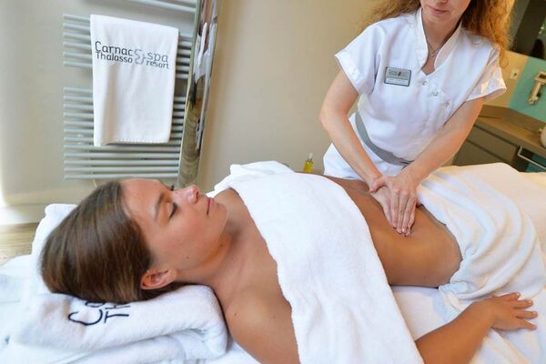 Thalazur-Carnac-massage-ventre-Morbihan-Bretagne-Sud