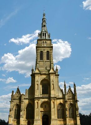 Visite guidée de la Basilique, ses vitraux et le trésor d'art sacré