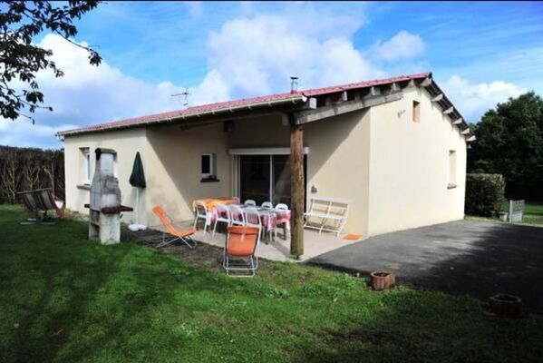 Gîte Manola, maison avec jardin entre Charleville-Mézières et Verdun, piscine chauffée - Fossé - Ardennes