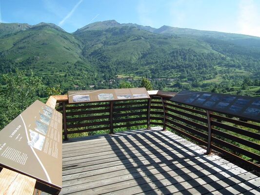 Vue sur le village de Lordat