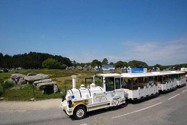 Petit-train-touristique-Carnac-Morbihan-Bretagne-Sud