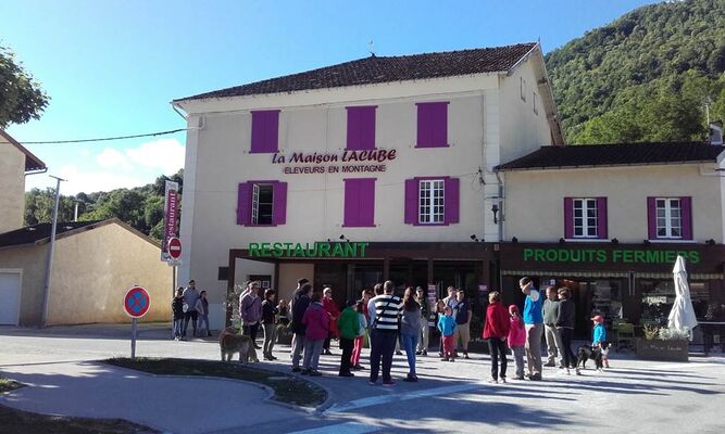 façade du restaurant la maison lacube
