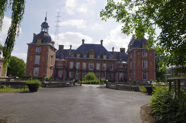Neuville-chateau-c-Traumrune