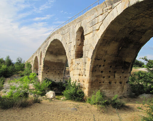 Pont Julien
