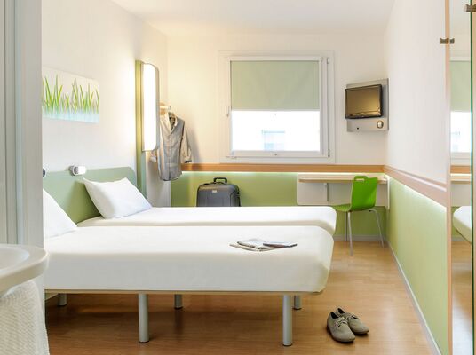 Hotel IBIS Stains 93