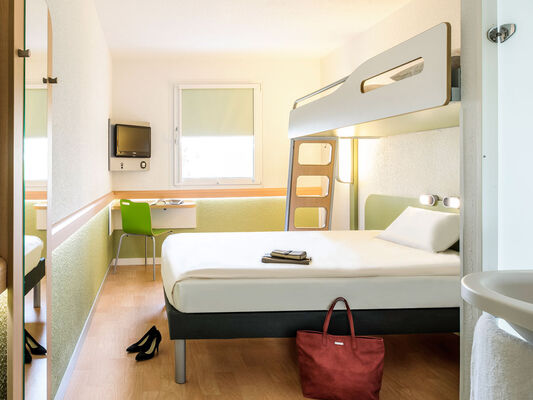 Hotel IBIS Stains 93