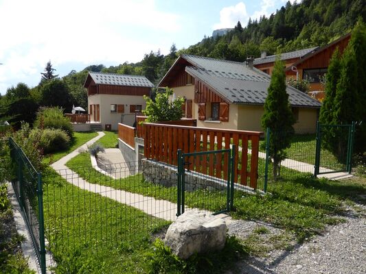 Deux chalets Meublé M.GREGOIRE J L St jean St Nicolas