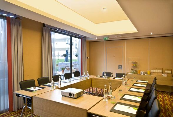Courtyard By Mariott Paris Saint-Denis 93