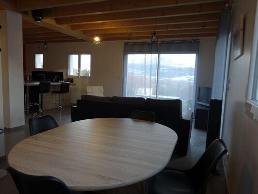 Coin repas Location Meublé PELLEGRIN Emilie Buissard