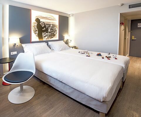 Hotel Alliance Paris Porte de Saint-Ouen 93