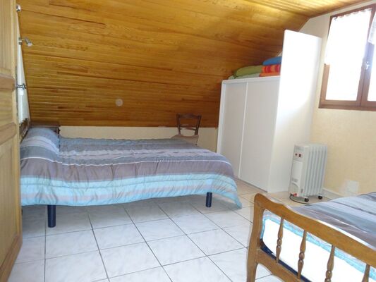 Chambre haut . Meublé Mme CESMAT D Location Ancelle