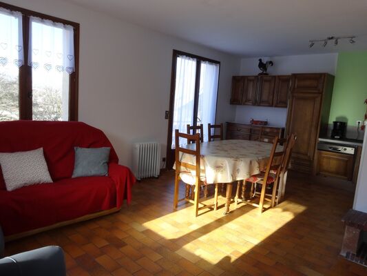 Espace repas Meublé Mme CESMAT D Location Ancelle