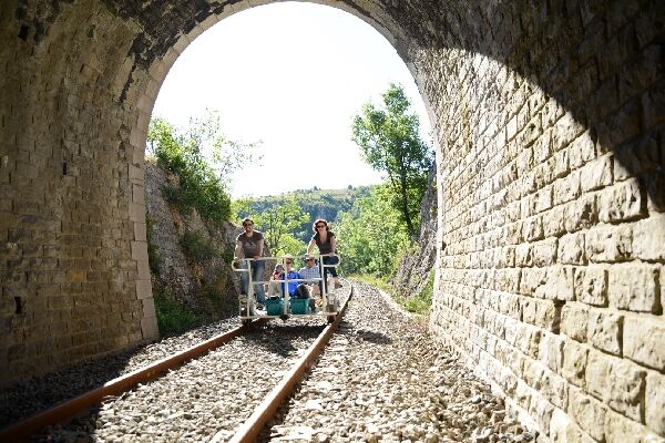 Sur les Rails du Larzac: train touristique et vélorail