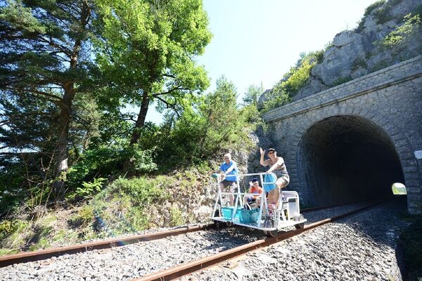 Sur les Rails du Larzac: train touristique et vélorail