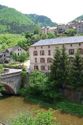 HOTEL-RESTAURANT DOUSSIERE