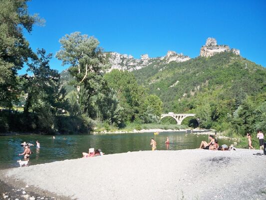 Plage confluent Jonte/Tarn Camping Brudy-Brudy Plage**