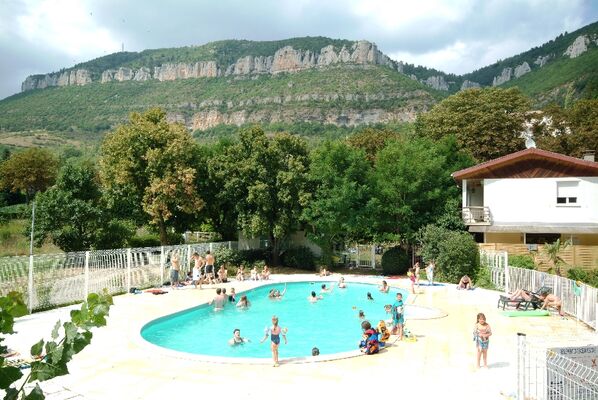 CAMPING SAINT LAMBERT, piscine et vue sur la Pouncho d'Agast