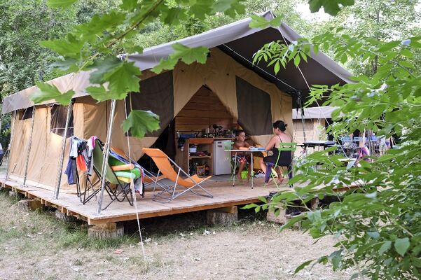 CAMPING HUTTOPIA MILLAU