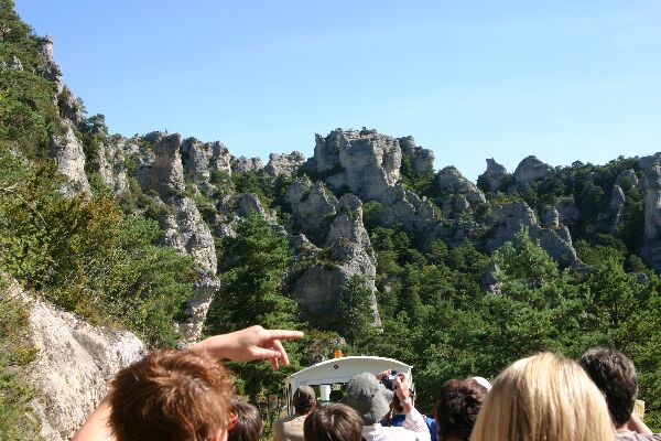 Découvrir les chaos rocheux des Causses