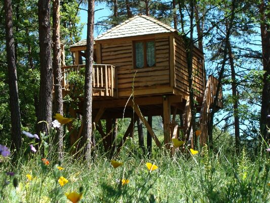 Les cabanes perchées - Nuit insolite en amoureux en Aveyron