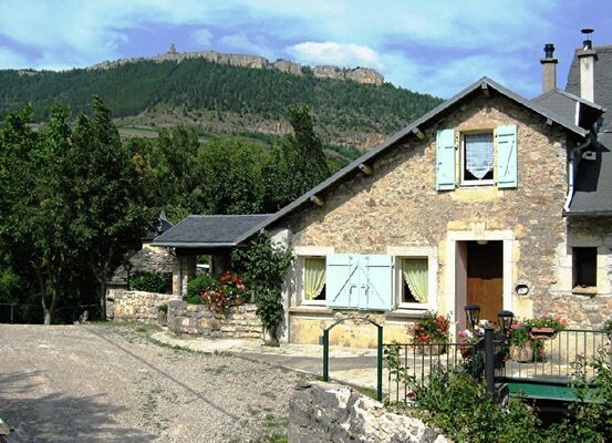 Gîte le Cigalon Façade sud Entrée