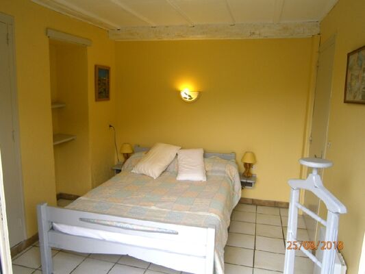 Gîte le Cigalon Chambre 1 lit 140 rez de chaussée