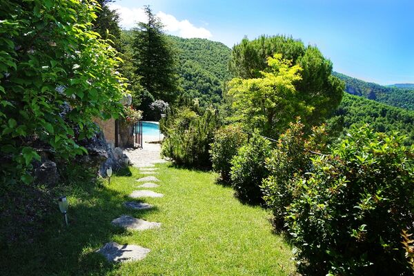 jardin privatif et piscine