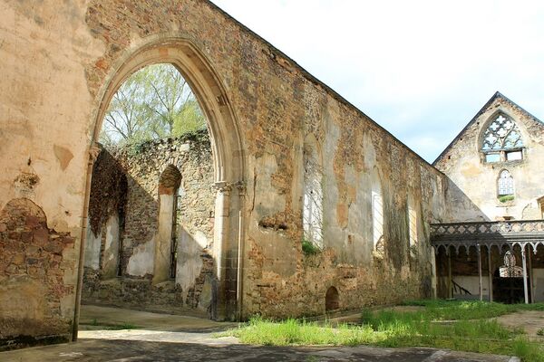 Abbaye-Saint-Jacques---Montfort-sur-Meu