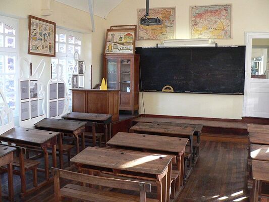 Maison d'école en pays gallo à Saint Gonlay