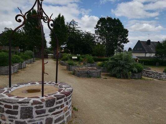 Le jardin médiéval à Bédée